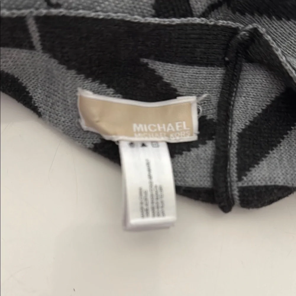 Michael Kors Black and Gray Geometric Infinity Scarf‎
